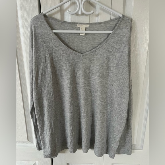 H&M Oversized Lightweight V-Neck Sweater - Picture 1 of 5